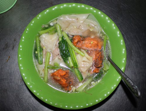 Thưởng thức sủi cảo ở hẻm Nguyễn Trãi 1