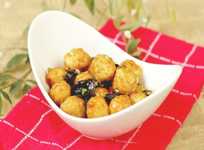 Trứng cút chiên sốt nấm mèo