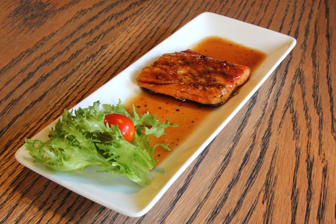 Cá hồi nướng sốt Yummy Cay