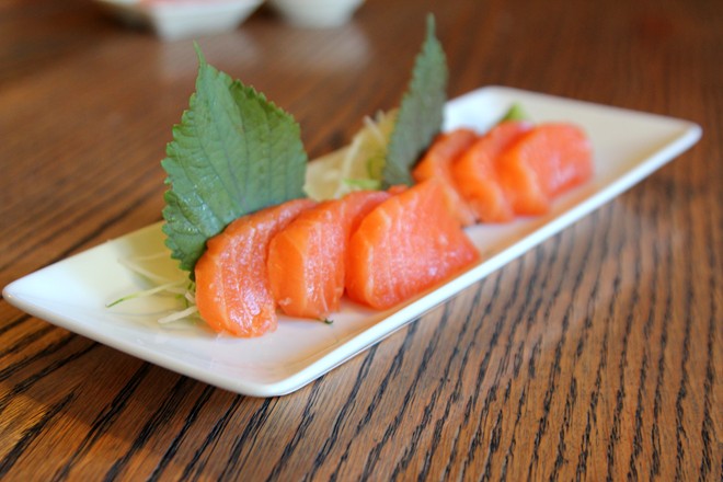 Sashimi cá hồi