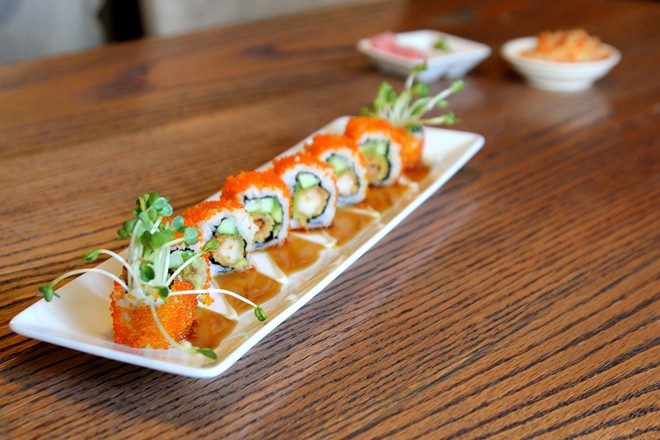 Sushi trứng cá chuồn