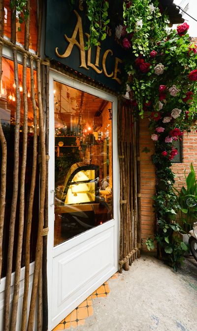 Quán café đẹp như cổ tích giữa Sài Gòn
