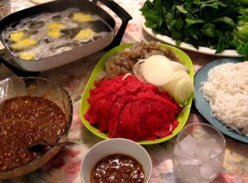 Lẩu bò nhúng giấm