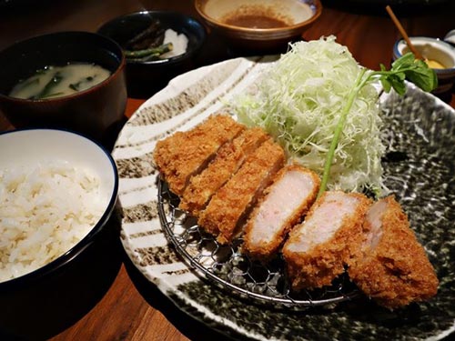 Tonkatsu (thịt lợn chiên xù), Katsukura