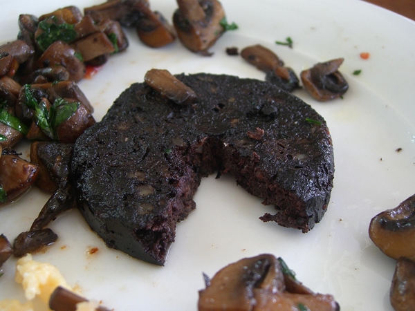 Bánh Pudding đen