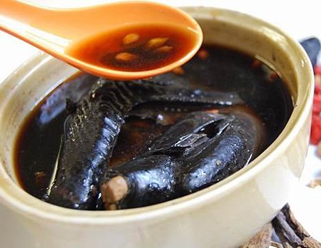 Gà đen hẩm hoàng kỳ