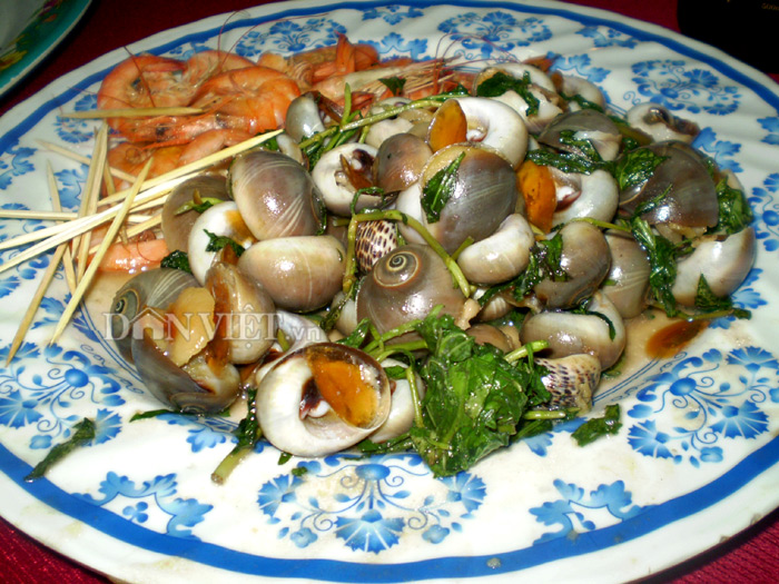 Ốc mỡ xào rau răm