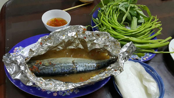 Thưởng thức bánh tráng cuốn cá nục ở Đà Nẵng 6