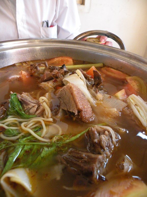 Độc đáo với lẩu sa tế 2