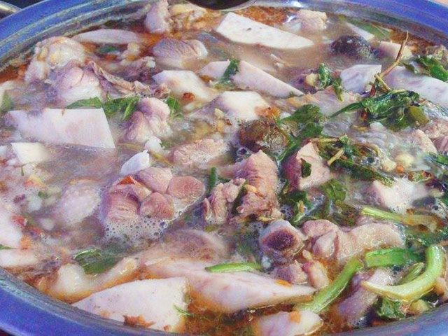 Mát trời rủ nhau đi ăn lẩu vịt om sấu khu Thành Công 3