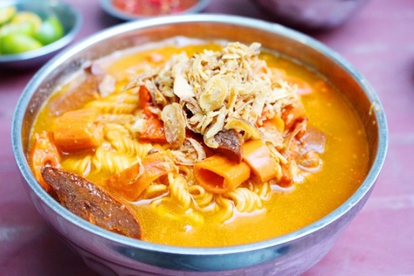 Mì phá lấu