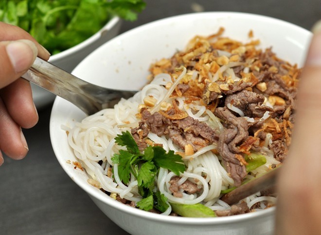Bún bò Nam Bộ