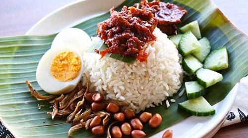  Nasi Lemak (cơm dừa truyền thống)
