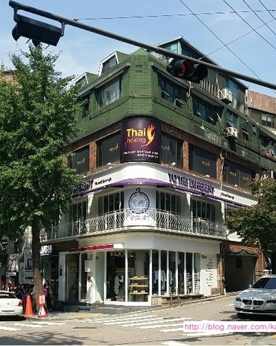 TO THE DIFFERENT Dessert Café