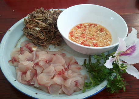 Thưởng thức gỏi cá hoa chuối của người Thái miền Tây Bắc 1