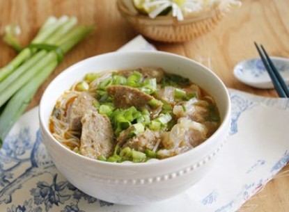 Bún bò viên và gân bò