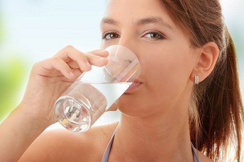 Uống nước thường xuyên - amthuc365