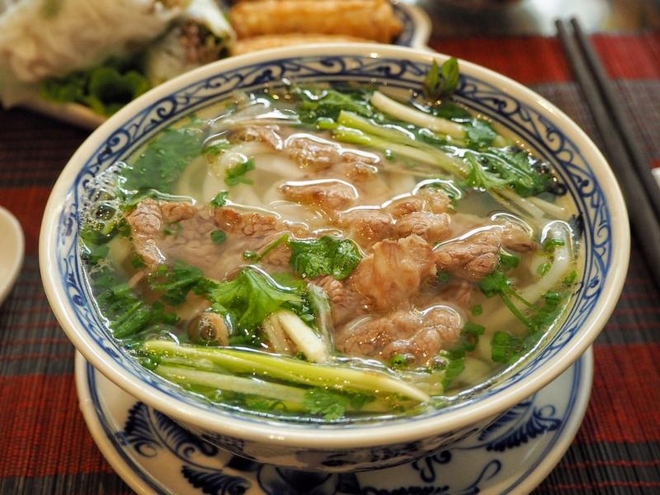 Khách Tây gợi ý 10 món ăn phải thử ở Hà Nội