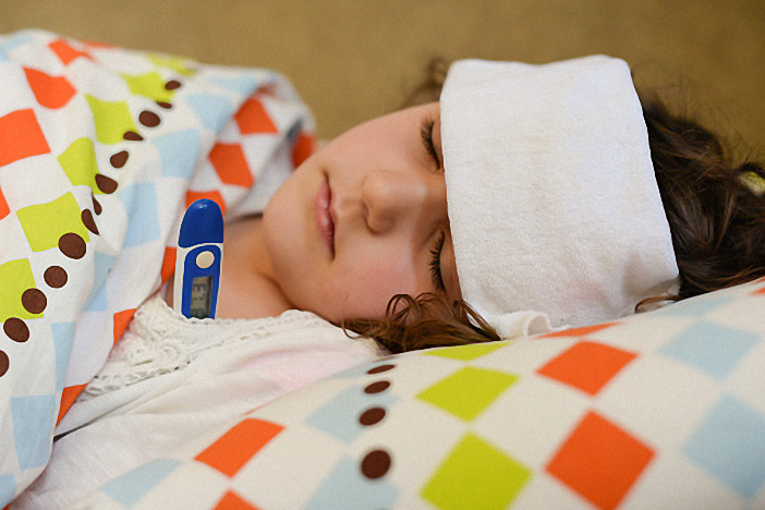 Chuyên gia hướng dẫn cách sơ cứu cho trẻ bị sốt cao, co giật, gừng thở5