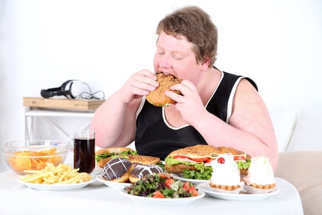 SOS: Thói quen ăn nhanh ảnh hưởng đặc biệt nghiêm trọng đến sức khỏe cọn người1