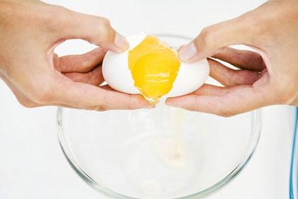 8 công thức làm đẹp từ trứng gà - 1