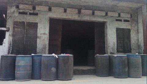 Kinh hoàng công nghiệp pha chế 'rượu độc' Kinh hoàng công nghiệp pha chế 'rượu độc'