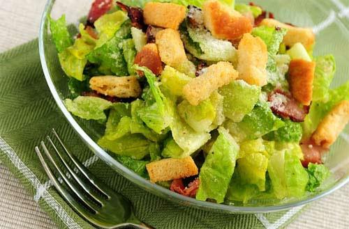 Nấu ăn: Salad Caesar - Món salad nổi tiếng với công thức đơn giản