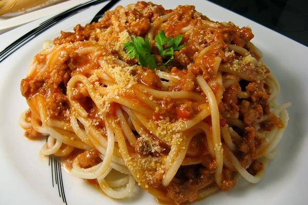 800px-Lutong Bahay - Bolognese Spaghetti 0941