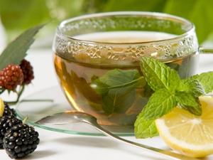 Một ly trà xanh là sự lựa chọn tốt nhất cho thức uống giải nhiệt mùa hè