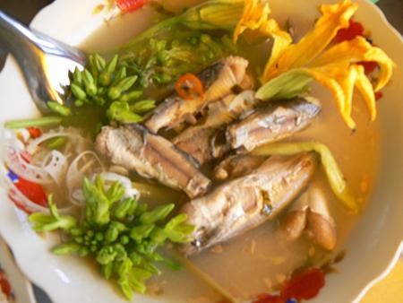 Canh chua cá chốt trứng.
