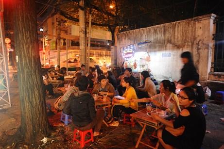 4 quán trà chanh vỉa hè "chém gió" của sao Việt 5