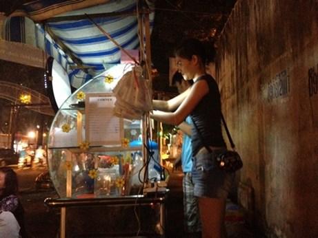 4 quán trà chanh vỉa hè "chém gió" của sao Việt 6