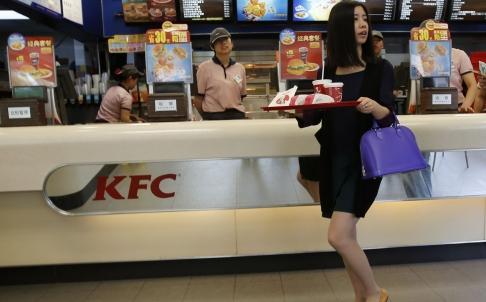KFC ở Trung Quốc bị ảnh hưởng rất nhiều bởi các vụ bê bối và các mối lo ngại về vệ sinh an toàn thực phẩm. Ảnh: Reuters.