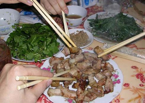 Lợn cắp nách Lai Châu là một trong 50 món ăn đặc sản Việt Nam.