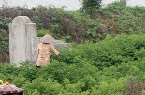 Người Hà Nội ăn rau trồng ngay trên mộ người chết 10 Người Hà Nội ăn rau trồng ngay trên mộ người chết 10