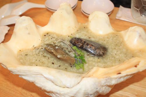 Cháo bào ngư là món ăn rất ngon miệng và tốt cho sức khỏe. Mỗi phần như vậy có giá 350.000 đồng.
