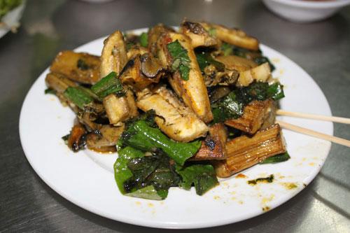 Ốc bươu vàng xào chuối xanh
