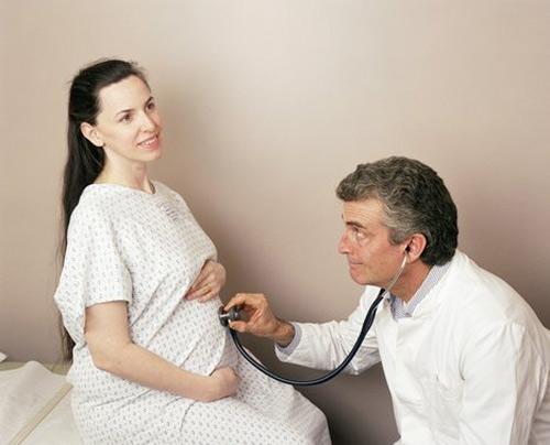 Cách chăm sóc thai nhi trong 3 tháng đầu:bà bầu cần biết 2