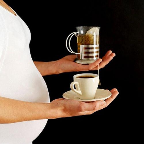 Nước uống có ga hoặc cafe là những loại thức uống không tốt cho dinh dưỡng bà bầu.