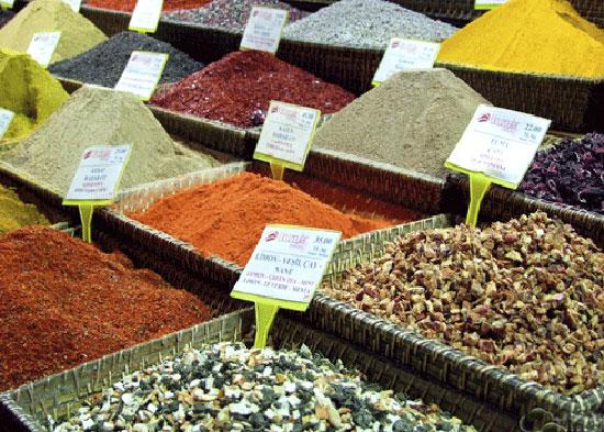 Khu chợ Spice Bazaar, Thổ Nhĩ Kì có bán đầy đủ các loại hương liệu. Ảnh: Minube.
