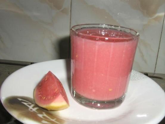 Guava juice reduces cholesterol in the blood and lowers blood pressure; prevents thrush; aids in weight loss; contains Vitamin C to relieve colds and cough; astringent content cures diarrhea.