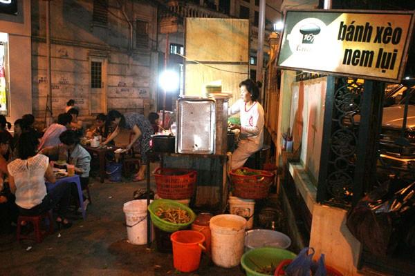 Bánh xèo nem lụi phố Đội Cấn