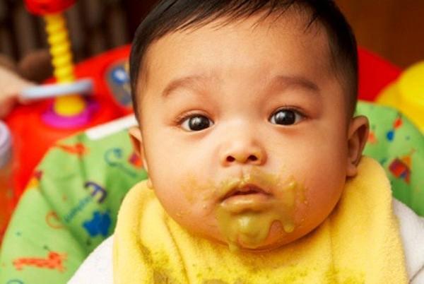 Sợ thiếu chất, bố mẹ vô tình tẩm bổ... giun cho con 1 Sợ thiếu chất, bố mẹ vô tình tẩm bổ... giun cho con 1