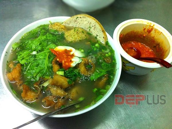 Ăn bánh đa cá Quỳnh Côi ở phố Tuệ Tĩnh 4 Ăn bánh đa cá Quỳnh Côi ở phố Tuệ Tĩnh 4