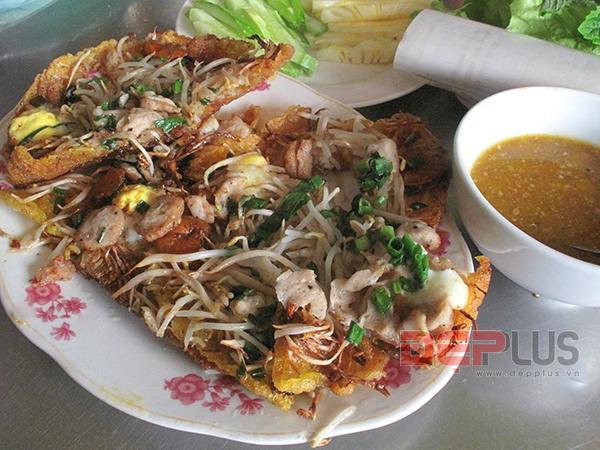Thưởng thức món ăn Huế ở phố Nguyễn Phong Sắc 8