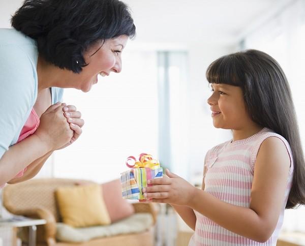 Dạy con biết trân trọng những món quà 1 Dạy con biết trân trọng những món quà 1