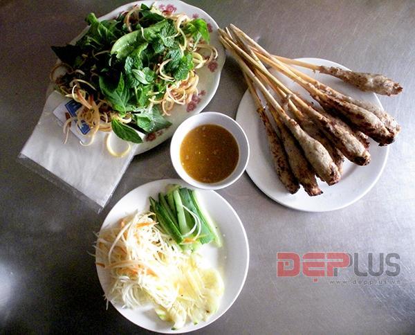 Thưởng thức món ăn Huế ở phố Nguyễn Phong Sắc 4