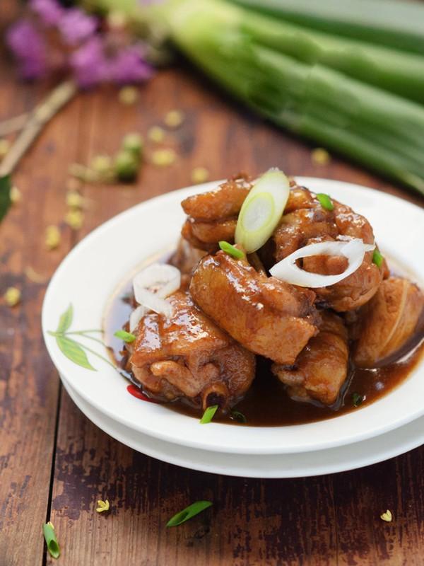 Gà om xì dầu đậm đà ngon cơm - 14h ngày 25/7 1 Gà om xì dầu đậm đà ngon cơm - 14h ngày 25/7 1