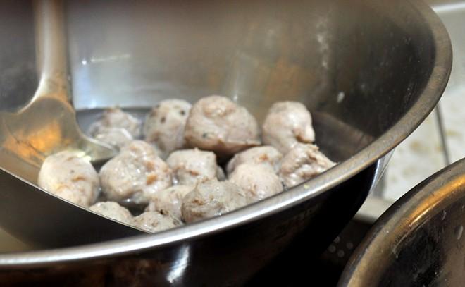  Bún bò cay ngon phố Hòa Mã 4