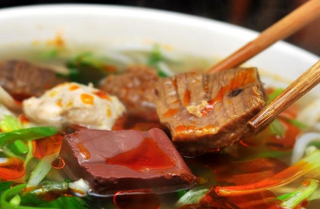  Bún bò cay ngon phố Hòa Mã 9